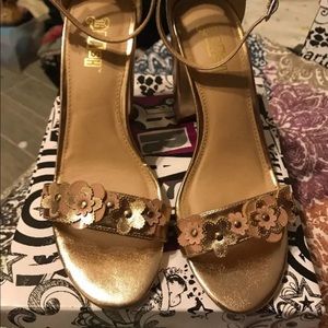 Brash rose gold heel